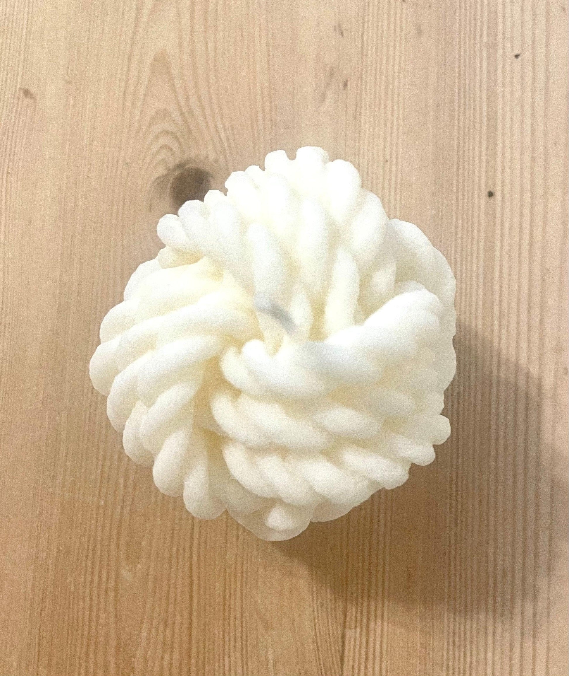White Knott Candle - The Whitby Candle Company